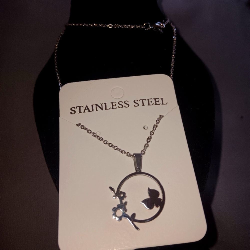 Beautiful necklace silver floral